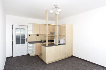 kuchynský kout v pokoji - Pronájem bytu 2+kk v osobním vlastnictví 56 m², Praha 4 - Krč