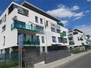 pohled na dům - Pronájem bytu 2+kk v osobním vlastnictví 54 m², Praha 9 - Letňany 