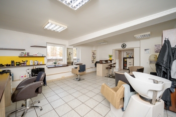 kadeřnictví - Prodej obchodních prostor 1441 m², Nová Dubnica