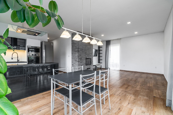 Obývací pokoj s kk - Prodej domu 102 m², Česká Bříza