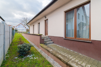 Pohled na dům - Prodej domu 102 m², Česká Bříza