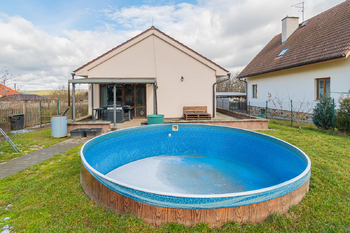 Pohled na dům - Prodej domu 102 m², Česká Bříza