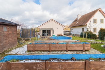 Pohled na dům - Prodej domu 102 m², Česká Bříza
