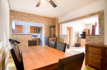jídelna - Prodej domu 160 m², Vnorovy