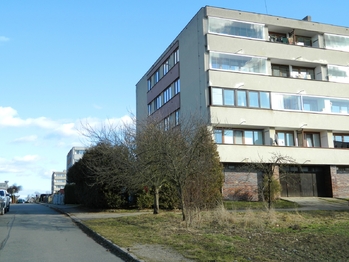 Garáž je v klidné lokalitě města. - Pronájem garáže 339 m², Vlašim