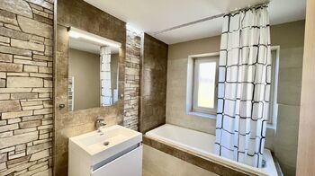 Koupelna - Pronájem bytu 2+kk v osobním vlastnictví 55 m², Ostrava