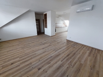 Pronájem bytu 3+kk v osobním vlastnictví 96 m², Komořany