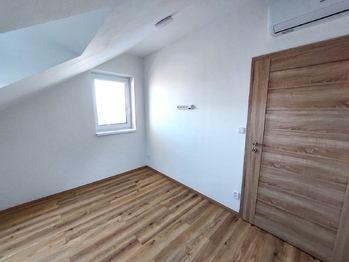Pronájem bytu 3+kk v osobním vlastnictví 96 m², Komořany