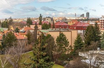 Výhled z bytu - Prodej bytu 2+1 v osobním vlastnictví 54 m², Praha 10 - Strašnice