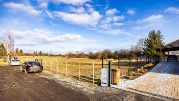 Příjezd na pozemek - Prodej pozemku 3362 m², Mělník