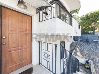 vchod - Prodej bytu 4+1 v osobním vlastnictví 278 m², Montesilvano