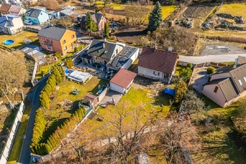 Pohled na dům se zahradou - Prodej domu 160 m², Svinařov