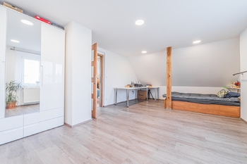 Pokoj v patře - Prodej domu 160 m², Svinařov