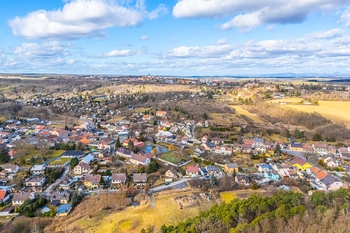 Celkový pohled na zahradu - Prodej domu 160 m², Svinařov