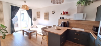 Obývací pokoj s kuchyňským koutem - Prodej bytu 2+kk v osobním vlastnictví 49 m², Rostěnice-Zvonovice