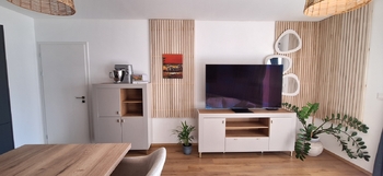 Obývací pokoj s kuchyňským koutem - Prodej bytu 2+kk v osobním vlastnictví 49 m², Rostěnice-Zvonovice