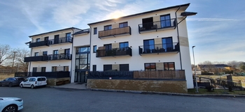 Pohled na dům z přední strany - Prodej bytu 2+kk v osobním vlastnictví 49 m², Rostěnice-Zvonovice