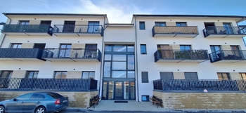 Pohled na dům z přední strany - Prodej bytu 2+kk v osobním vlastnictví 49 m², Rostěnice-Zvonovice