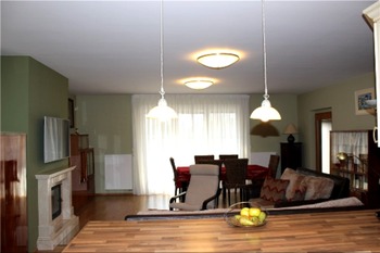 Obývací pokoj s jídelním koutem - Prodej domu 271 m², Průhonice