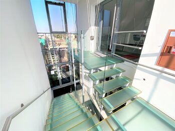 2NP - atrium - Pronájem kancelářských prostor 282 m², Praha 9 - Horní Počernice