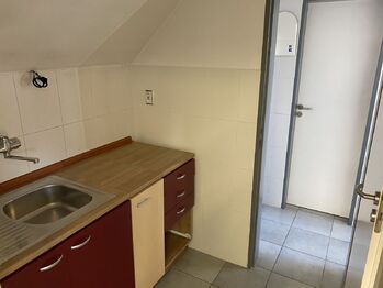 Kuchyňka, WC, sprcha - Pronájem kancelářských prostor 282 m², Praha 9 - Horní Počernice
