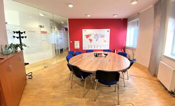 1NP - kancelář/ zasedací místnost - Pronájem kancelářských prostor 282 m², Praha 9 - Horní Počernice