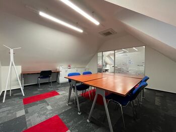 2NP - první samostatná kancelář - Pronájem kancelářských prostor 282 m², Praha 9 - Horní Počernice
