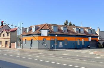 Pohled na budovu - Pronájem kancelářských prostor 282 m², Praha 9 - Horní Počernice 