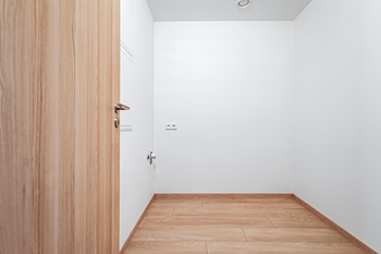 Komora - Pronájem bytu 2+kk v osobním vlastnictví 80 m², Praha 9 - Hloubětín