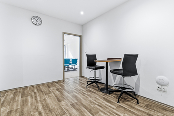 posezení ve vstupní hale - Pronájem kancelářských prostor 91 m², Ústí nad Labem