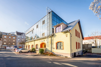 Pohled na kanceláře z boku - Pronájem kancelářských prostor 91 m², Ústí nad Labem 