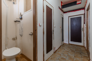 samostatné WC - Prodej bytu 2+kk v osobním vlastnictví 48 m², Praha 4 - Krč