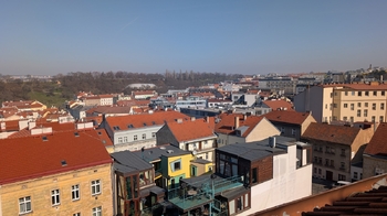 Výhled z půdy - Prodej bytu 2+1 v osobním vlastnictví 56 m², Praha 3 - Žižkov