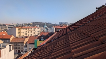 Výhled z půdy - Prodej bytu 2+1 v osobním vlastnictví 56 m², Praha 3 - Žižkov