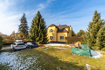 Prodej domu 254 m², Šestajovice
