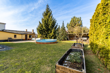 Prodej domu 254 m², Šestajovice