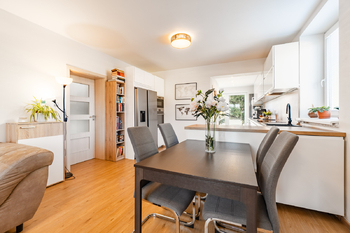 Prodej domu 254 m², Šestajovice