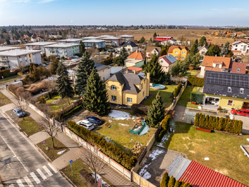 Prodej domu 254 m², Šestajovice