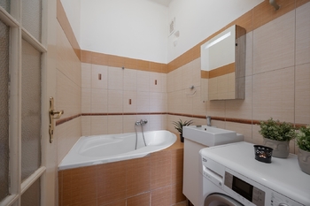 Koupelna - Prodej bytu 2+kk v družstevním vlastnictví 51 m², Praha 9 - Vysočany