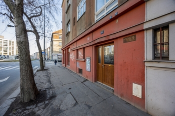 Vstup do domu - Prodej bytu 2+kk v družstevním vlastnictví 51 m², Praha 9 - Vysočany