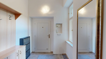 zádveří - Prodej bytu 2+1 v osobním vlastnictví 75 m², Praha 7 - Holešovice