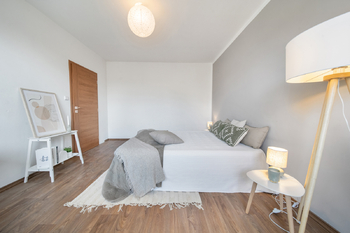 Obývací pokoj - Prodej bytu 1+kk v osobním vlastnictví 31 m², Kroměříž