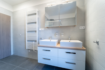 Koupelna - Pronájem bytu 3+kk v osobním vlastnictví 107 m², Kolín