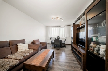 Obyvák s jídelnou - Prodej bytu 3+1 v osobním vlastnictví 76 m², Vyškov