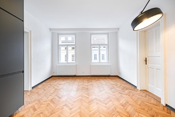 Obývací pokoj se vstupem do dalších ložnic - Pronájem bytu 3+kk v osobním vlastnictví 64 m², Praha 7 - Bubeneč