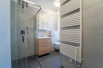 Koupelna - Pronájem bytu 4+kk v osobním vlastnictví 121 m², Kolín