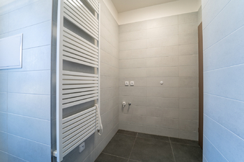 Koupelna - Pronájem bytu 4+kk v osobním vlastnictví 121 m², Kolín