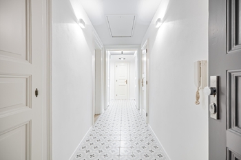 Vstupní centrální hala bytu - Pronájem bytu 3+kk v osobním vlastnictví 70 m², Praha 7 - Bubeneč