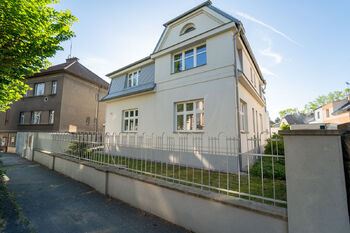 Pohled na dům - Pronájem bytu 1+kk v osobním vlastnictví 31 m², Poděbrady