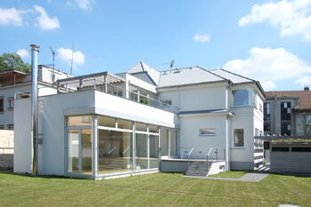 Pohled na dům - Pronájem bytu 1+kk v osobním vlastnictví 31 m², Poděbrady